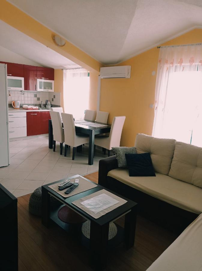 Apartment Silvija Vinišće Exteriér fotografie